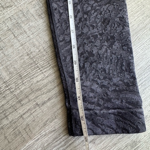 GymShark Women’s Black Patterned Leggings Appx Size 8 - Picture 7 of 8